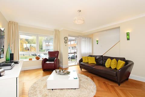 14 Park Gate, London, W5 1PX