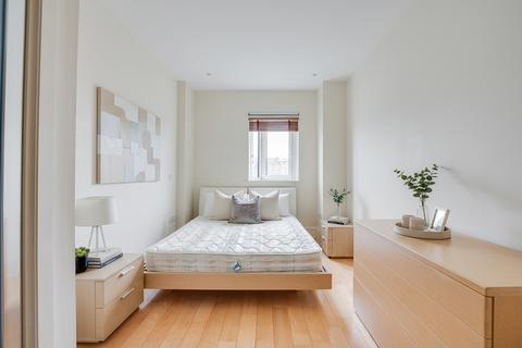 2 bedroom flat to rent, Putney Wharf Tower, Brewhouse Lane