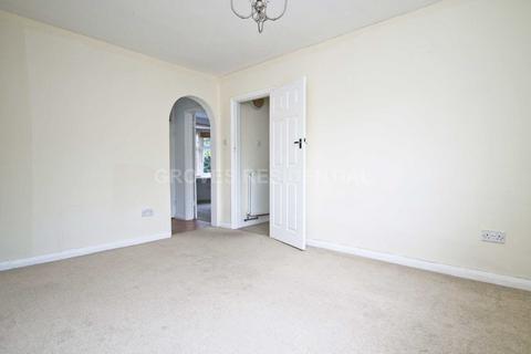 2 bedroom maisonette to rent, Errol Gardens, New Malden