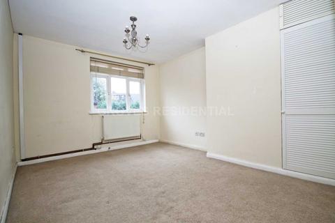 2 bedroom maisonette to rent, Errol Gardens, New Malden