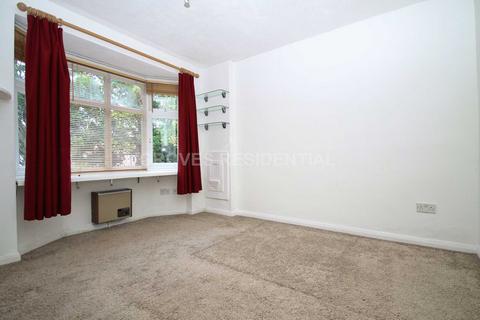 2 bedroom maisonette to rent, Errol Gardens, New Malden