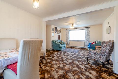 42 Charsley Close, Little Chalfont, Amersham, HP6 6QH