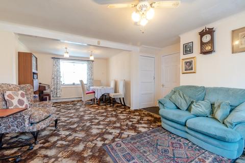 42 Charsley Close, Little Chalfont, Amersham, HP6 6QH