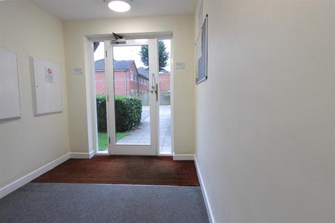 20 Broomspring Close, Sheffield, S3 7XA