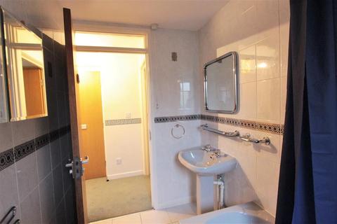 20 Broomspring Close, Sheffield, S3 7XA