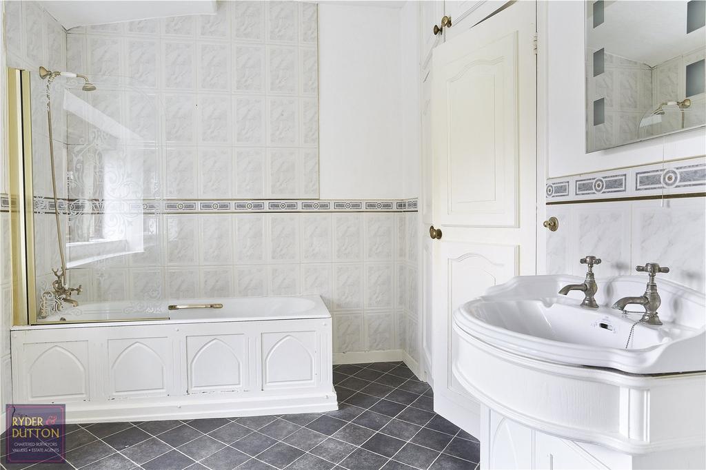 Ensuite Bathroom