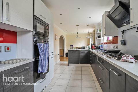 50 Godwin Road, Stratton, Swindon, SN3 4XN