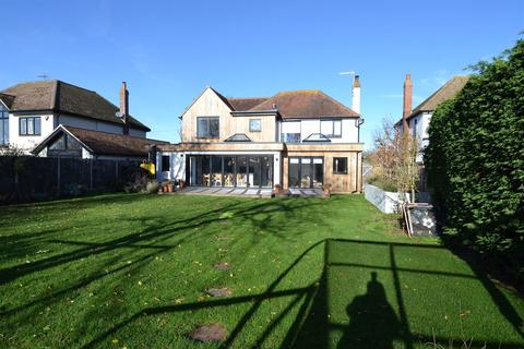 8 Longtye Drive, Chestfield, Whitstable, CT5 3NG