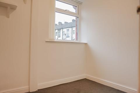 7 Warrington Street, Lees, Oldham, OL4 5AE