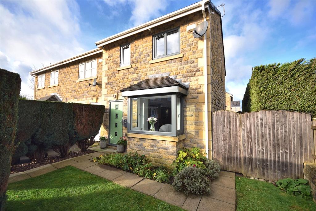 Barn Croft, Clitheroe, Lancashire, BB7 3 bed semidetached house £199,950
