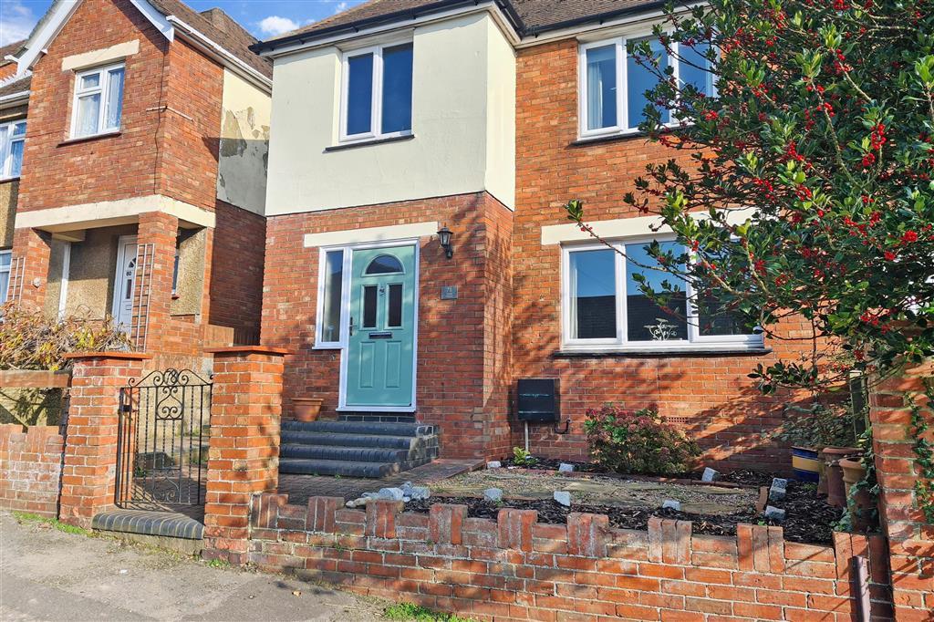 Astley Avenue, Dover, Kent 4 bed semidetached house £300,000