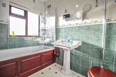 62 Blackburn Avenue, Wolverhampton, WV6 9JX