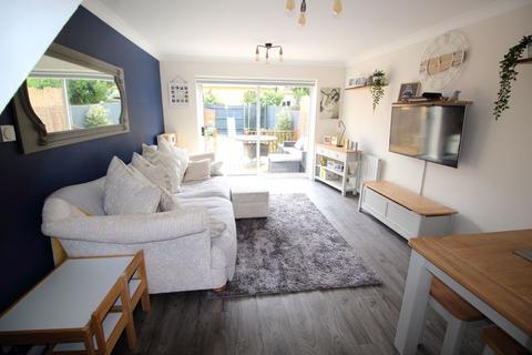 15 Gwynne Road, Caterham, CR3 5FH