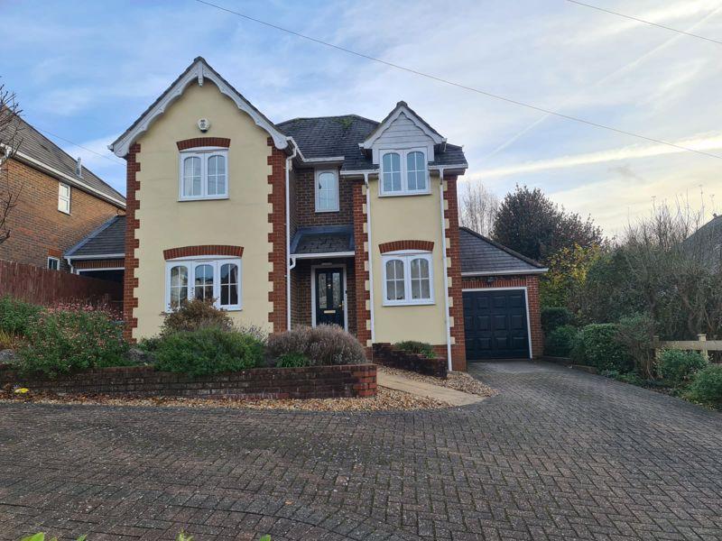 Hillfield Road, Hemel Hempstead 4 bed detached house £700,000
