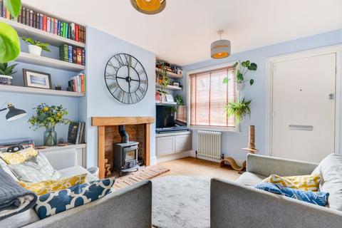 86 Bishopric, Horsham, RH12 1QN