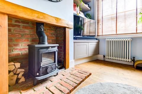 86 Bishopric, Horsham, RH12 1QN