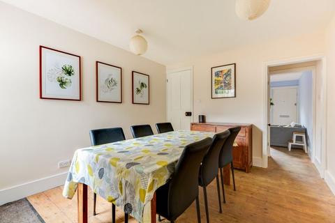 86 Bishopric, Horsham, RH12 1QN