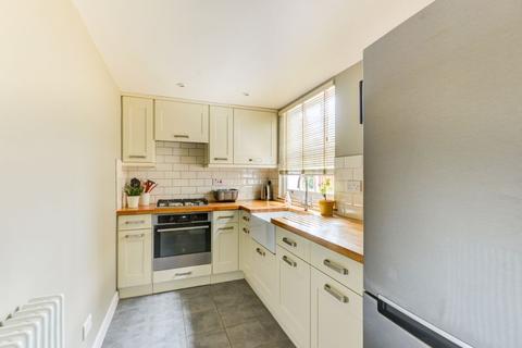 86 Bishopric, Horsham, RH12 1QN