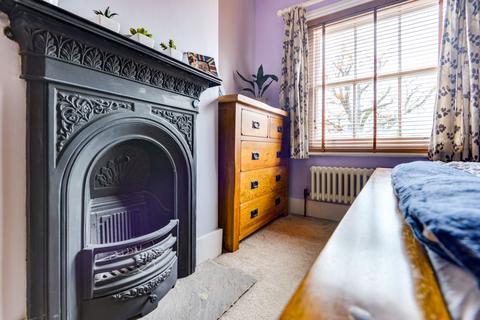 86 Bishopric, Horsham, RH12 1QN