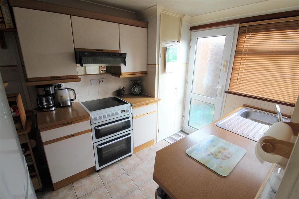 Tuffley Lane, Tuffley, Gloucester 3 bed terraced house £165,000