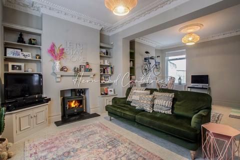 8 Atlas Place, Cardiff, CF5 1PG