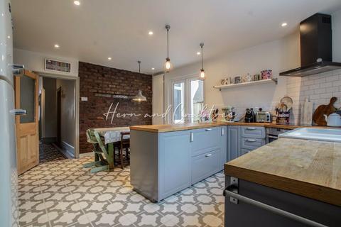 8 Atlas Place, Cardiff, CF5 1PG