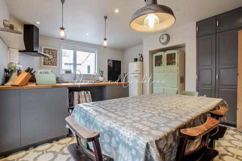8 Atlas Place, Cardiff, CF5 1PG