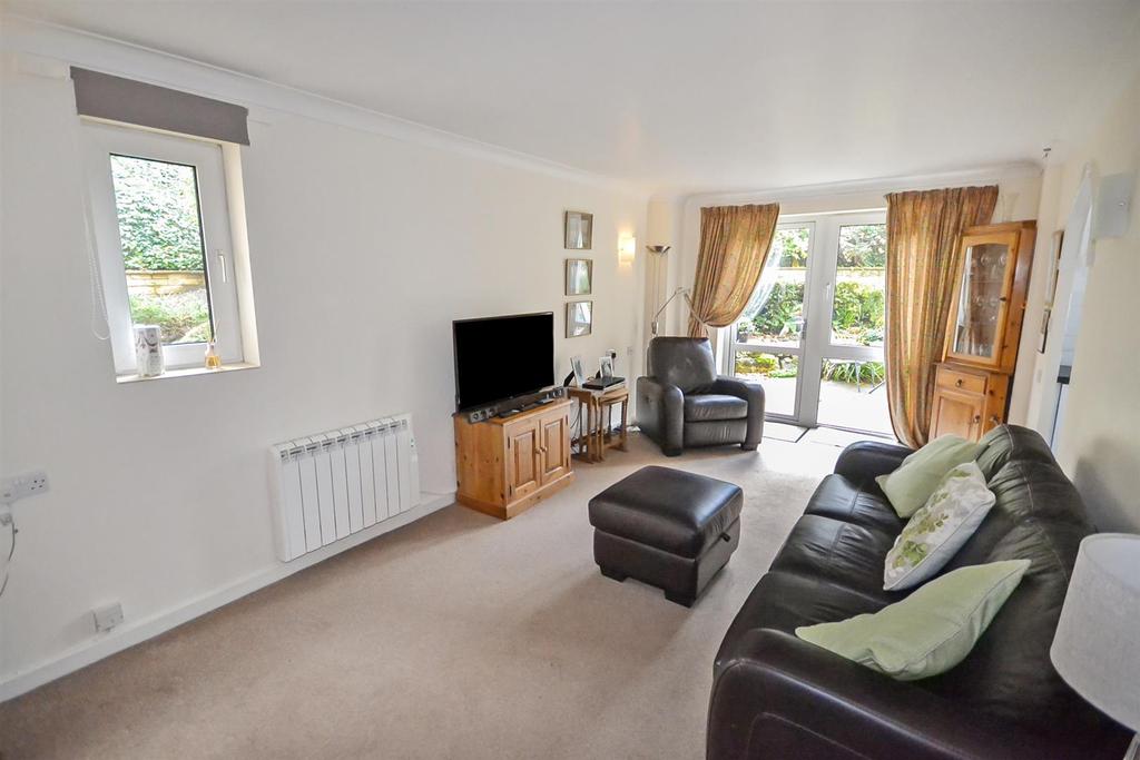 Court, Stamford 1 bed apartment £115,000