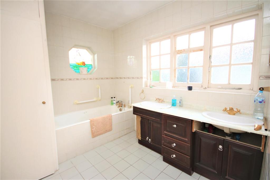Very large bathroom/sep. wc