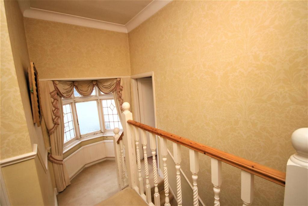 Full width first floor landing: pic. 2