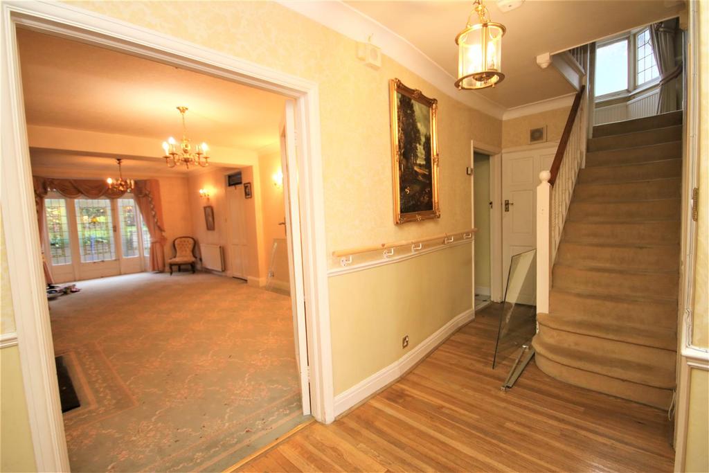 Entrance hall: pic. 1