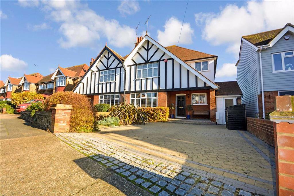 Carlton Avenue, Broadstairs, Kent 4 bed semidetached house £600,000