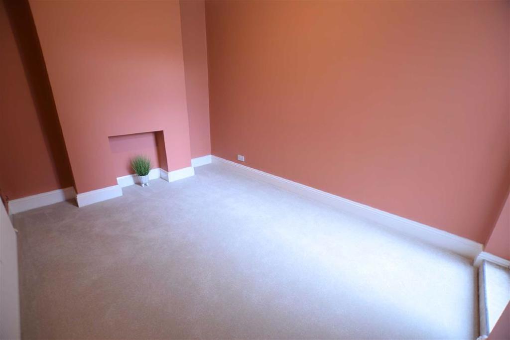 St Augustine Avenue, Grimsby, North East Lincolnshire 4 bed terraced