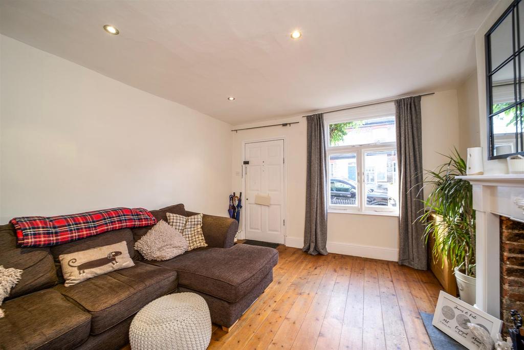 Chestnut Road, Twickenham 2 bed cottage £575,000