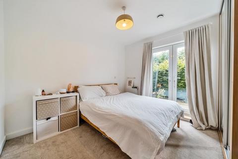 2 bedroom apartment to rent, Sunbury,  Sunbury-on-thames,  TW16