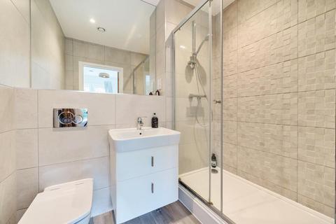 2 bedroom apartment to rent, Sunbury,  Sunbury-on-thames,  TW16