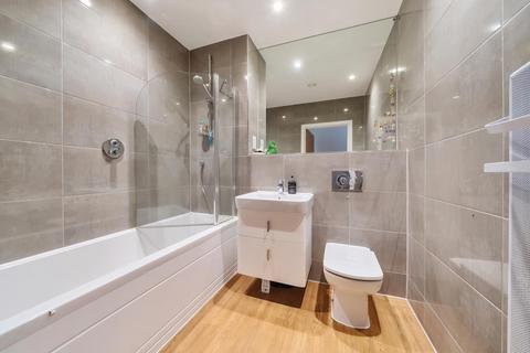 2 bedroom apartment to rent, Sunbury,  Sunbury-on-thames,  TW16