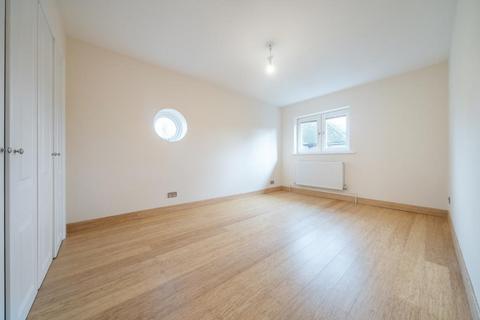 3 bedroom semi-detached house to rent, Harvest Green,  Newbury,  RG14