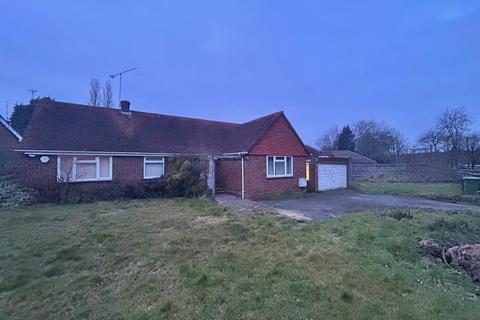 3 bedroom detached bungalow to rent, Rokeby Drive,  Tokers Green,  RG4