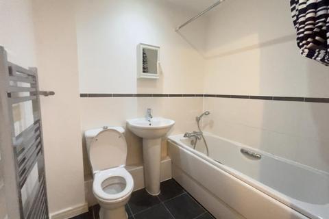 2 bedroom apartment to rent, Oxford Avenue,  Hayes,  UB3