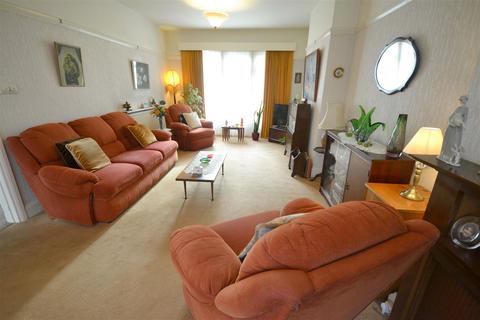 84 Shanklin Drive, Leicester, LE2 3QA