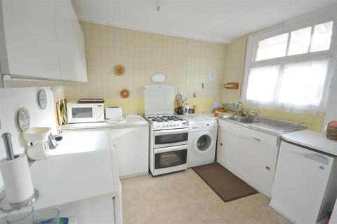 84 Shanklin Drive, Leicester, LE2 3QA