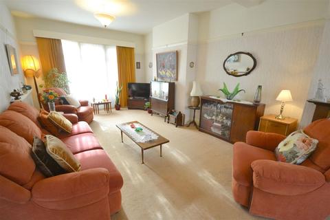 84 Shanklin Drive, Leicester, LE2 3QA