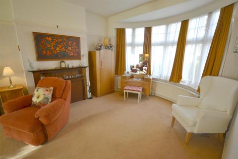 84 Shanklin Drive, Leicester, LE2 3QA