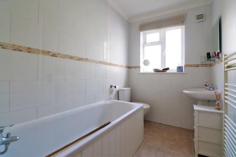 Flat 4, 18 Palace Grove, Bromley, BR1 3HA