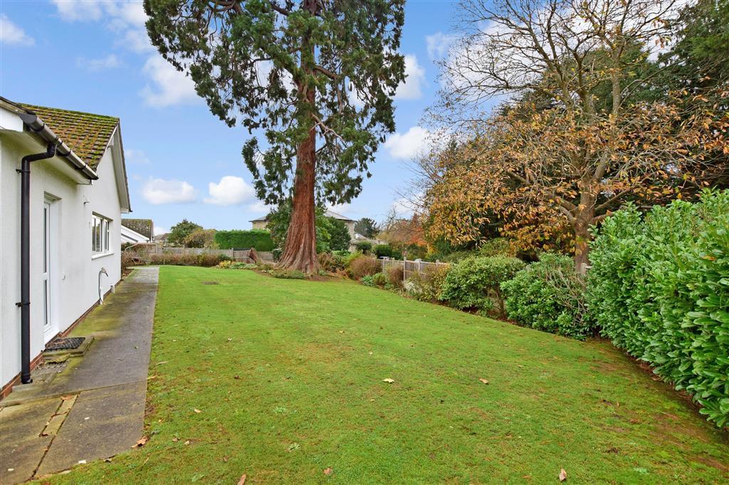 Priory Close, East Farleigh... 3 bed detached bungalow £650,000