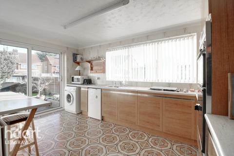 27 Brooklands Close, Luton, LU4 9EH