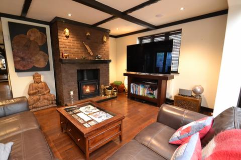 14 Cheam Road, Broadstone, BH18 9HD