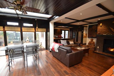 14 Cheam Road, Broadstone, BH18 9HD