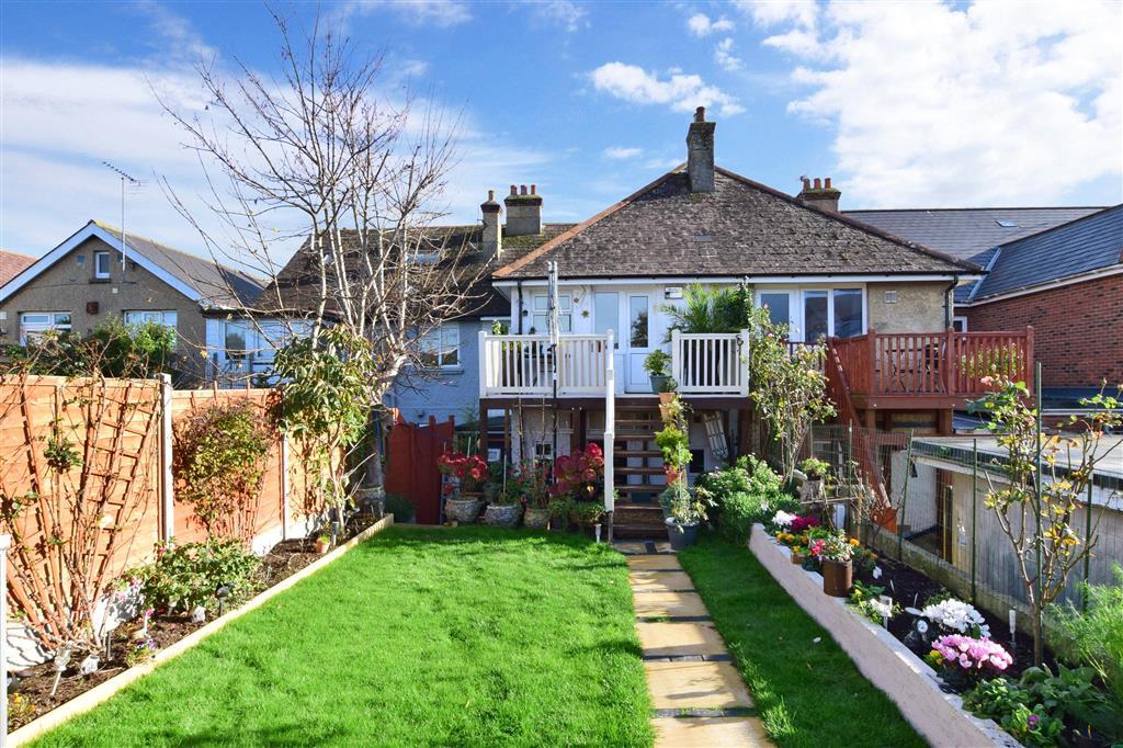 Sandown Road, Sandown, Isle of Wight 3 bed terraced house £250,000